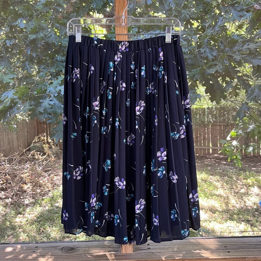 Banana Republic Factory Women's Navy Floral Pleated Midi Skirt Size SP